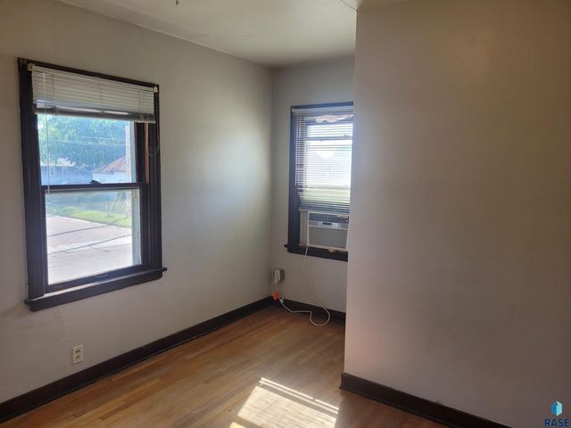 1300 E 6th St Street, Sioux Falls, SD 57106