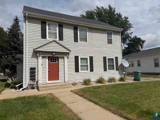 1300 E 6th St Street, Sioux Falls, SD 57106
