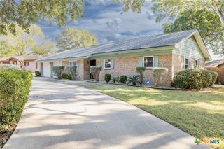 1833 Contour Drive, Gonzales, TX 78629