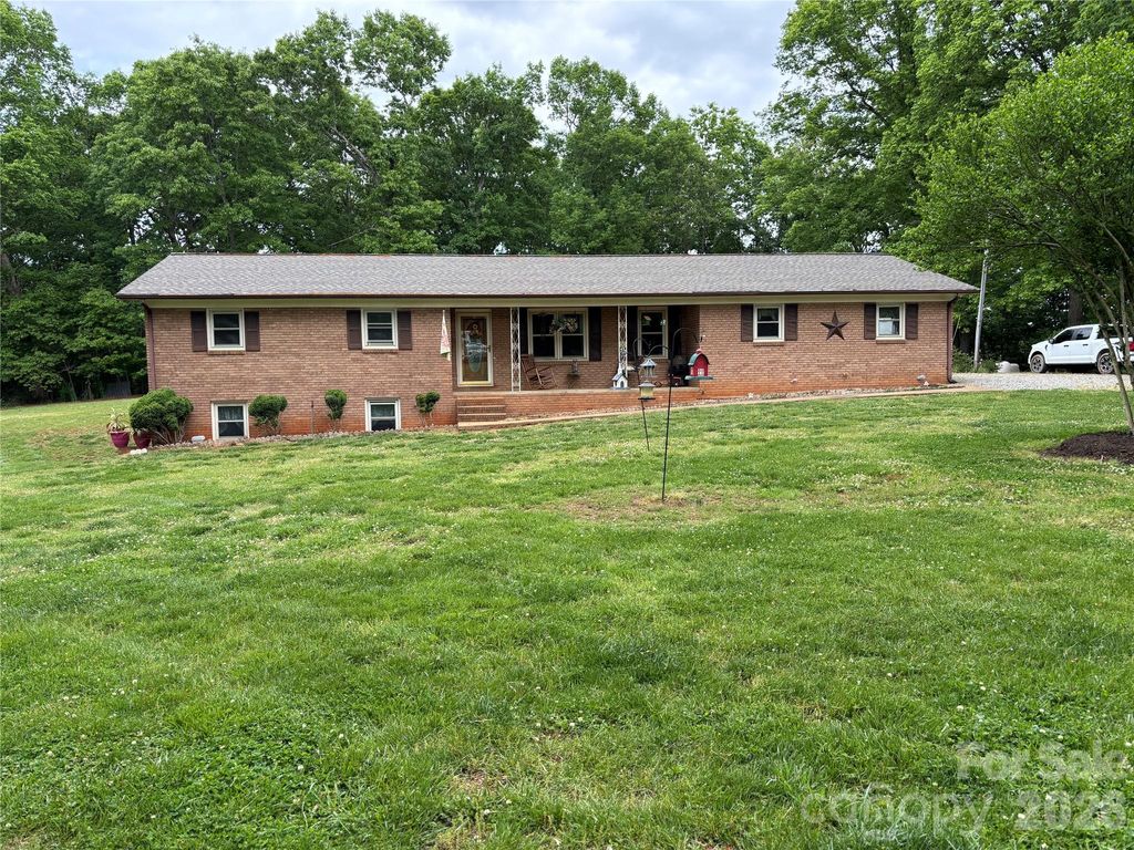 74 Miranda Drive, Taylorsville, NC 28681