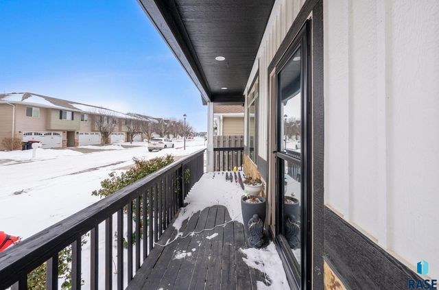 305 S Spring Pl Place, Brandon, SD 57005