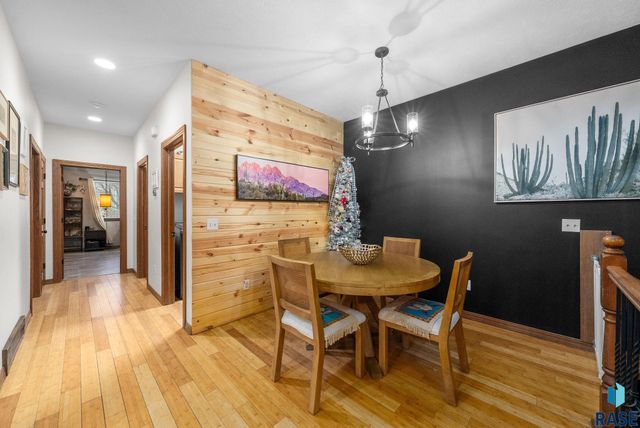 305 S Spring Pl Place, Brandon, SD 57005