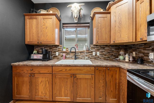 305 S Spring Pl Place, Brandon, SD 57005