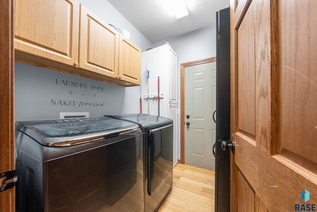 305 S Spring Pl Place, Brandon, SD 57005