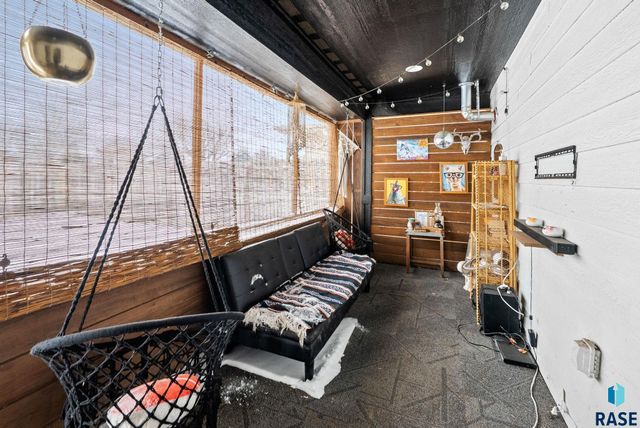 305 S Spring Pl Place, Brandon, SD 57005