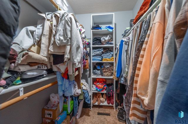 305 S Spring Pl Place, Brandon, SD 57005