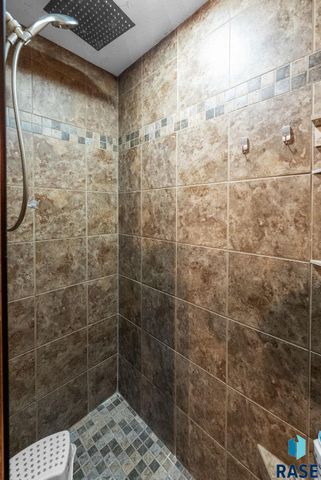 305 S Spring Pl Place, Brandon, SD 57005