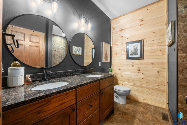 305 S Spring Pl Place, Brandon, SD 57005