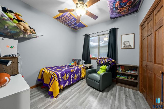 305 S Spring Pl Place, Brandon, SD 57005