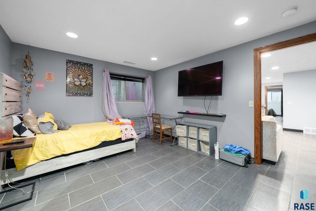 305 S Spring Pl Place, Brandon, SD 57005