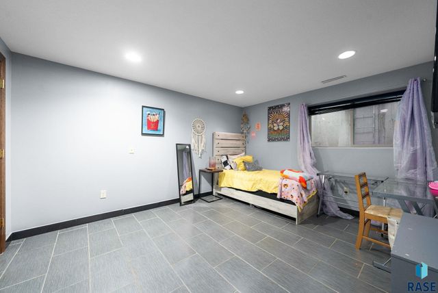 305 S Spring Pl Place, Brandon, SD 57005