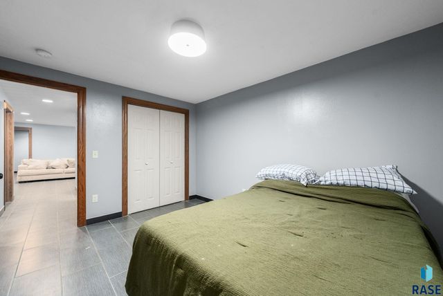 305 S Spring Pl Place, Brandon, SD 57005