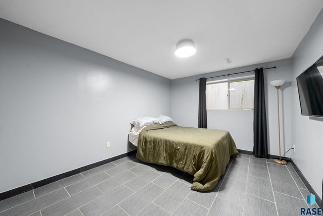 305 S Spring Pl Place, Brandon, SD 57005