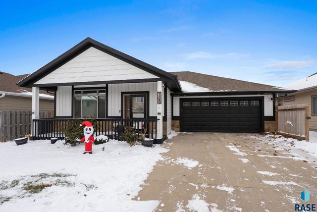 305 S Spring Pl Place, Brandon, SD 57005
