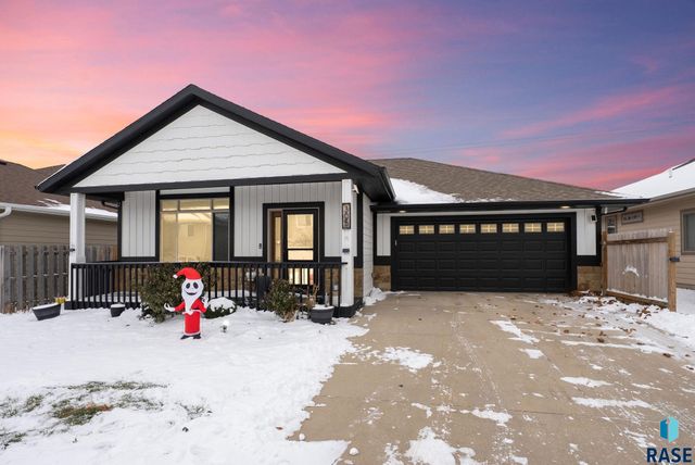 305 S Spring Pl Place, Brandon, SD 57005