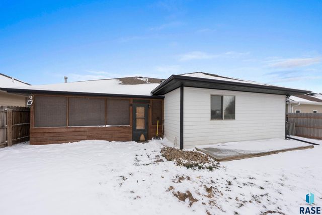 305 S Spring Pl Place, Brandon, SD 57005