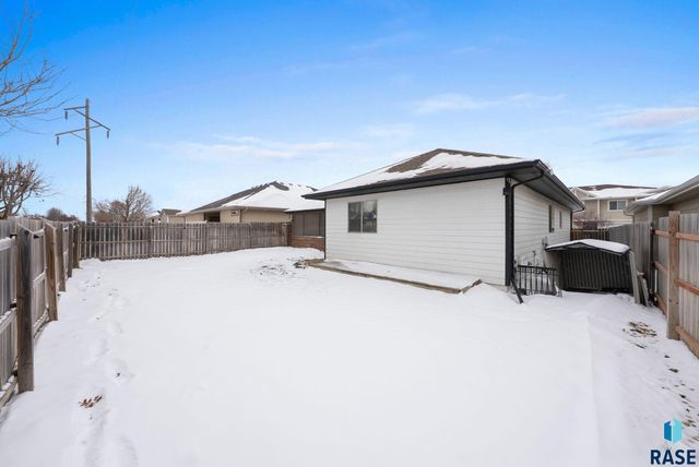 305 S Spring Pl Place, Brandon, SD 57005