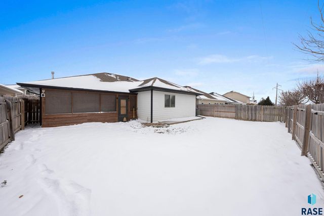 305 S Spring Pl Place, Brandon, SD 57005
