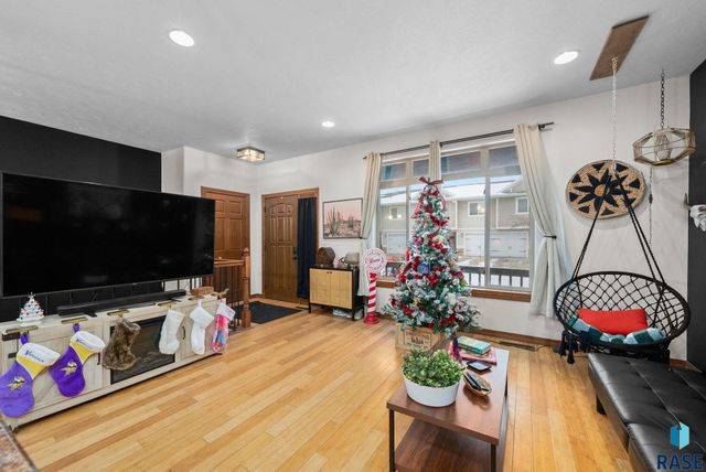 305 S Spring Pl Place, Brandon, SD 57005