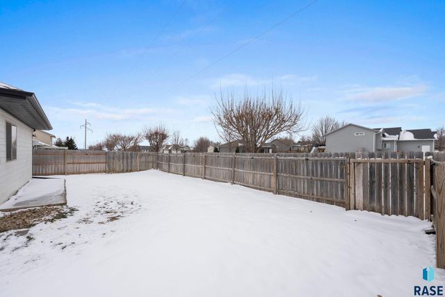305 S Spring Pl Place, Brandon, SD 57005
