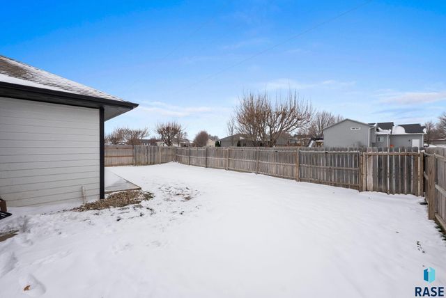 305 S Spring Pl Place, Brandon, SD 57005