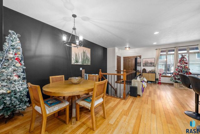 305 S Spring Pl Place, Brandon, SD 57005