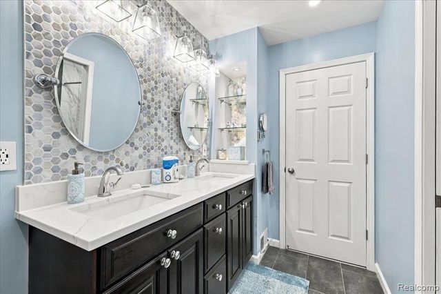 4797 Fairway Court 16, Waterford, MI 48328