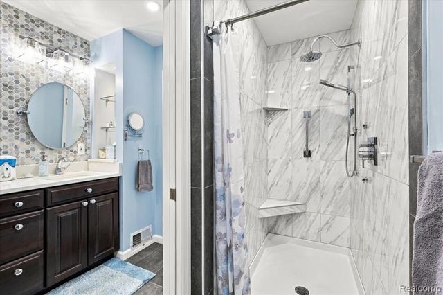 4797 Fairway Court 16, Waterford, MI 48328