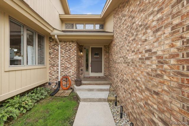 4797 Fairway Court 16, Waterford, MI 48328