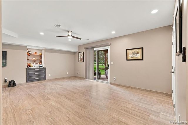 4797 Fairway Court 16, Waterford, MI 48328
