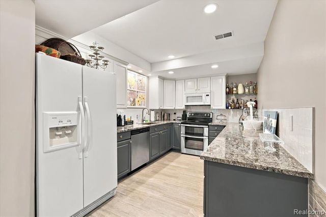 4797 Fairway Court 16, Waterford, MI 48328