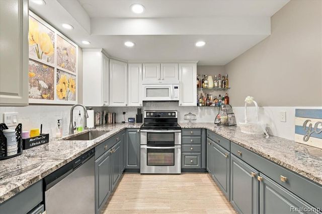 4797 Fairway Court 16, Waterford, MI 48328