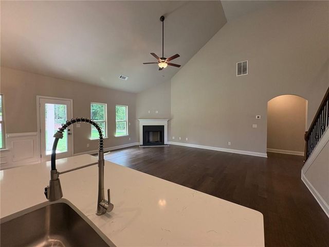 1036 Lakeview Oaks Court, Grayson, GA 30017