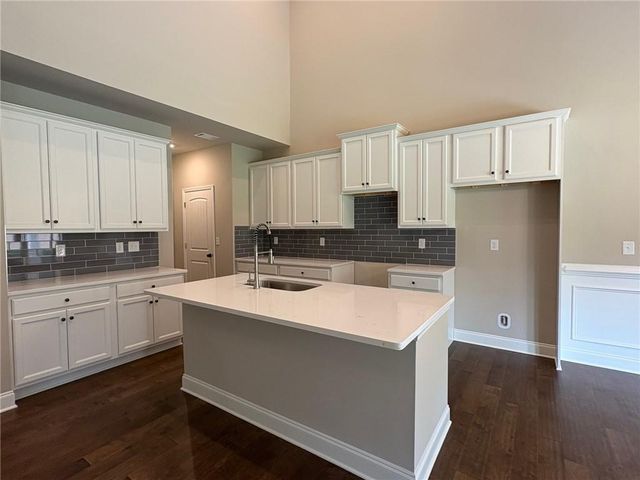 1036 Lakeview Oaks Court, Grayson, GA 30017