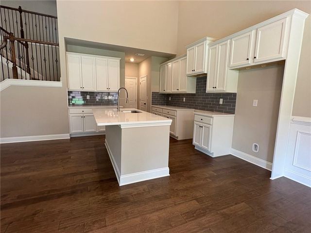 1036 Lakeview Oaks Court, Grayson, GA 30017