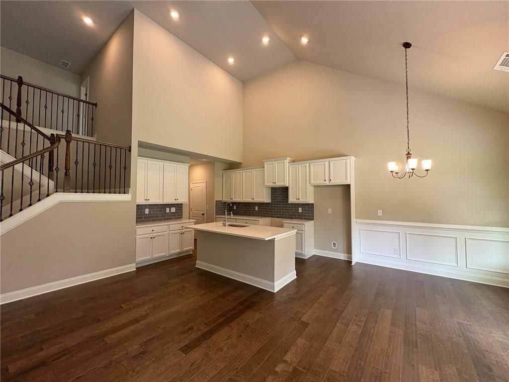 1036 Lakeview Oaks Court, Grayson, GA 30017