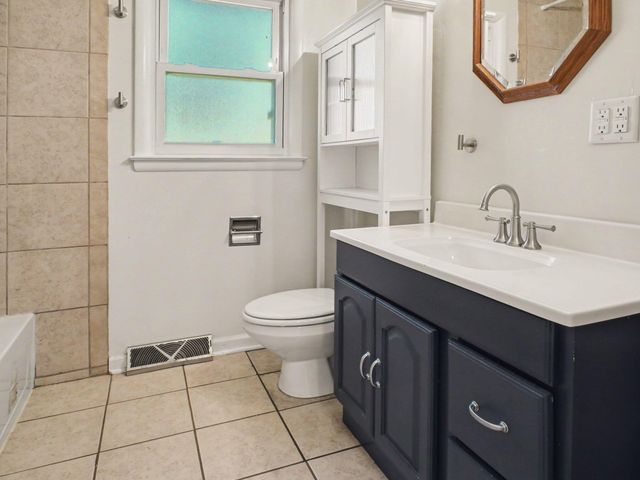 221 Cloverland Drive, Lansing City, MI 48910