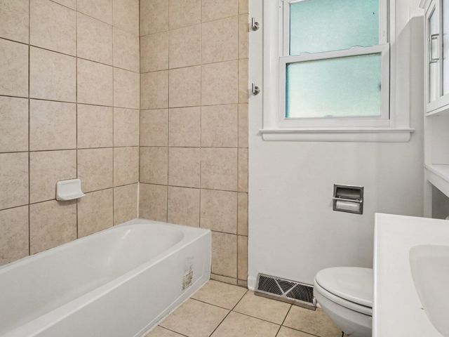 221 Cloverland Drive, Lansing City, MI 48910