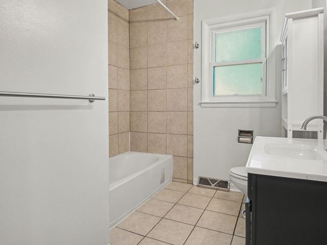 221 Cloverland Drive, Lansing City, MI 48910