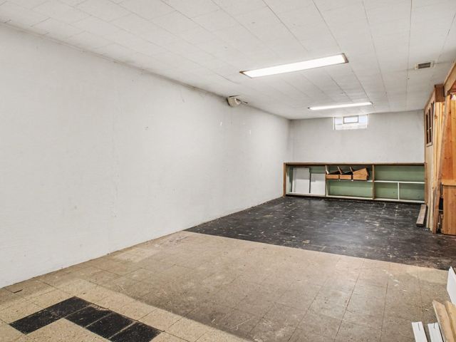 221 Cloverland Drive, Lansing City, MI 48910