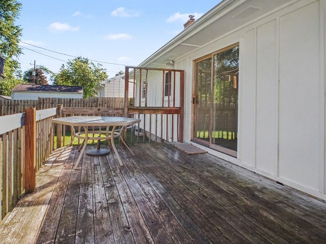 221 Cloverland Drive, Lansing City, MI 48910