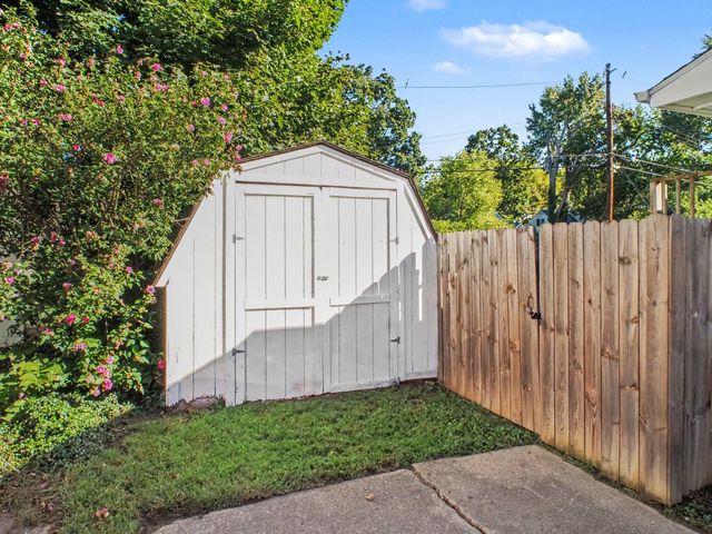 221 Cloverland Drive, Lansing City, MI 48910
