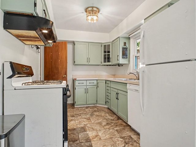 221 Cloverland Drive, Lansing City, MI 48910