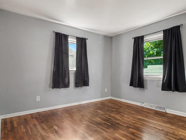 221 Cloverland Drive, Lansing City, MI 48910