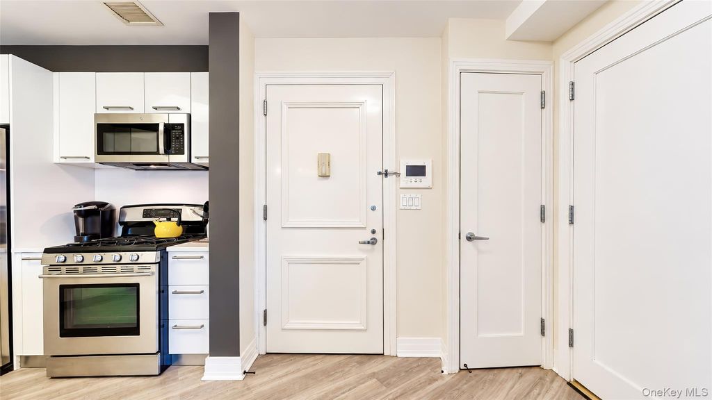 64-05 Yellowstone Boulevard 415AS, Forest Hills, NY 11375 — photo 2