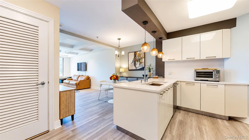 64-05 Yellowstone Boulevard 415AS, Forest Hills, NY 11375 — photo 3