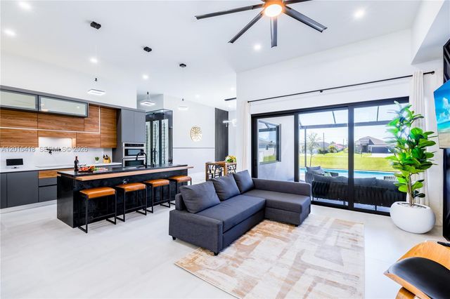 10 SW 33rd Place, Cape Coral, FL 33904