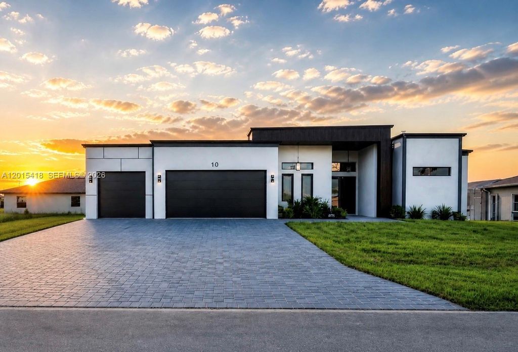 10 SW 33rd Place, Cape Coral, FL 33904