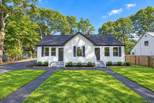 11 1st Place, Mastic, NY 11950