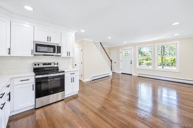 11 1st Place, Mastic, NY 11950